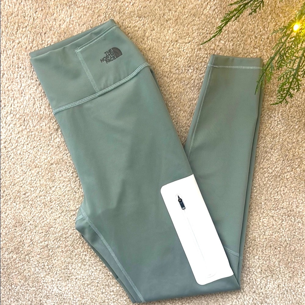North Face Green Leggings with Pocket.  EUC
